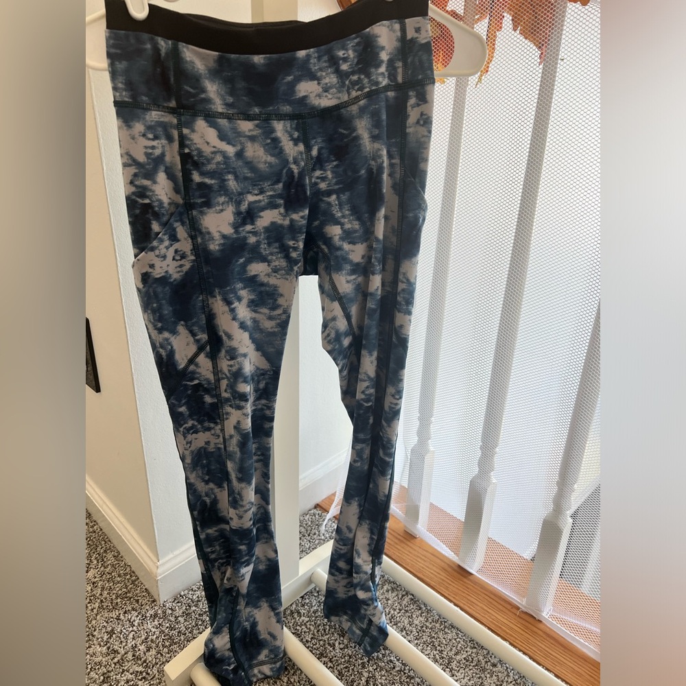Lululemon size 4